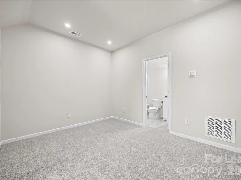 5640 Kingspan Dr — Photo 29