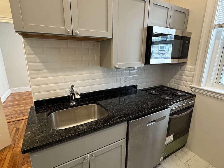 109 Strathmore Rd #11 — Photo 8
