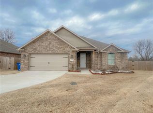 1825 Woodhause Cir, Pea Ridge, AR 72751