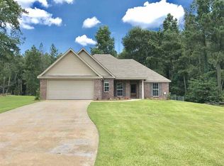 128 Forest Lake Dr, Byram, MS 39272