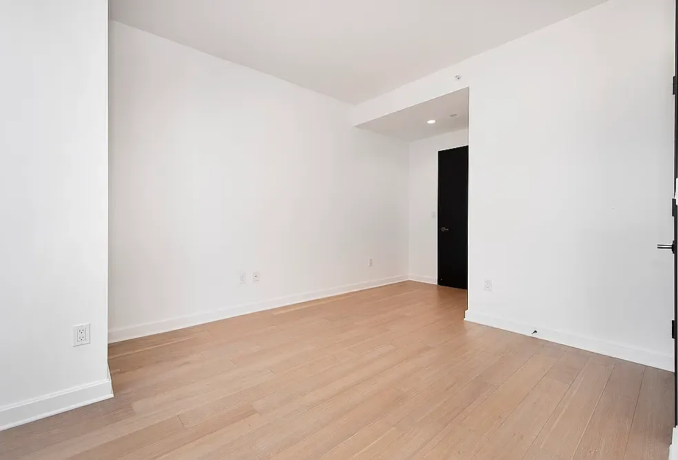 21 West End Avenue — Photo 3