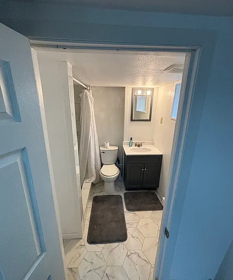 815 College St N — Photo 16