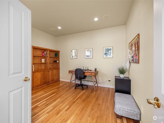 4th image of 1494 Eastmont Avenue #59
