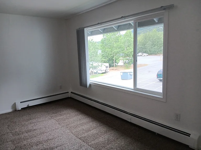 Eagle Crest Manor — Photo 7