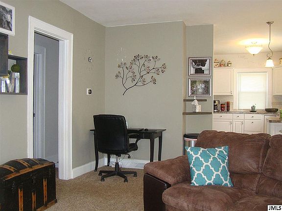 Bedroom entryway