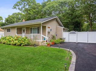 191 Lexington Rd, Shirley, NY 11967