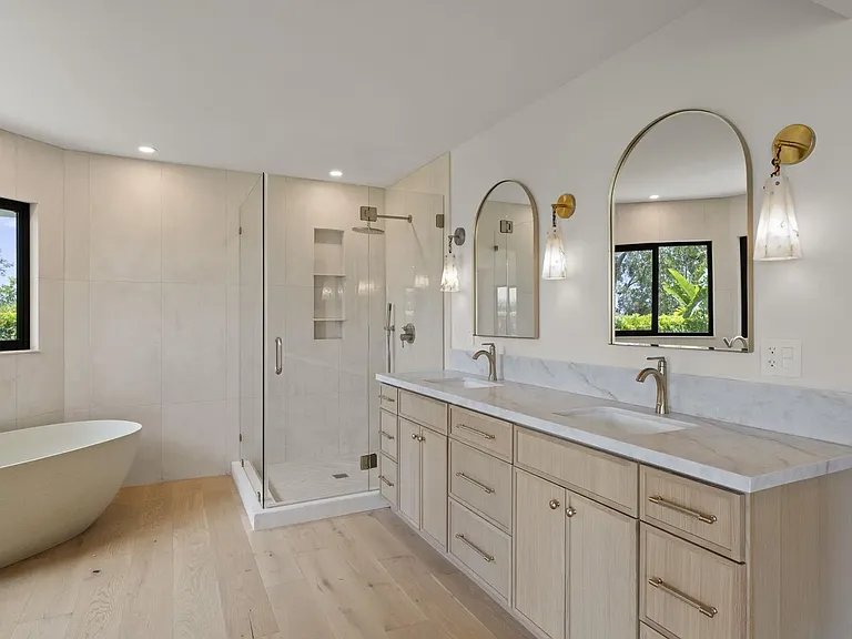 683 Marine View Ave — Photo 15
