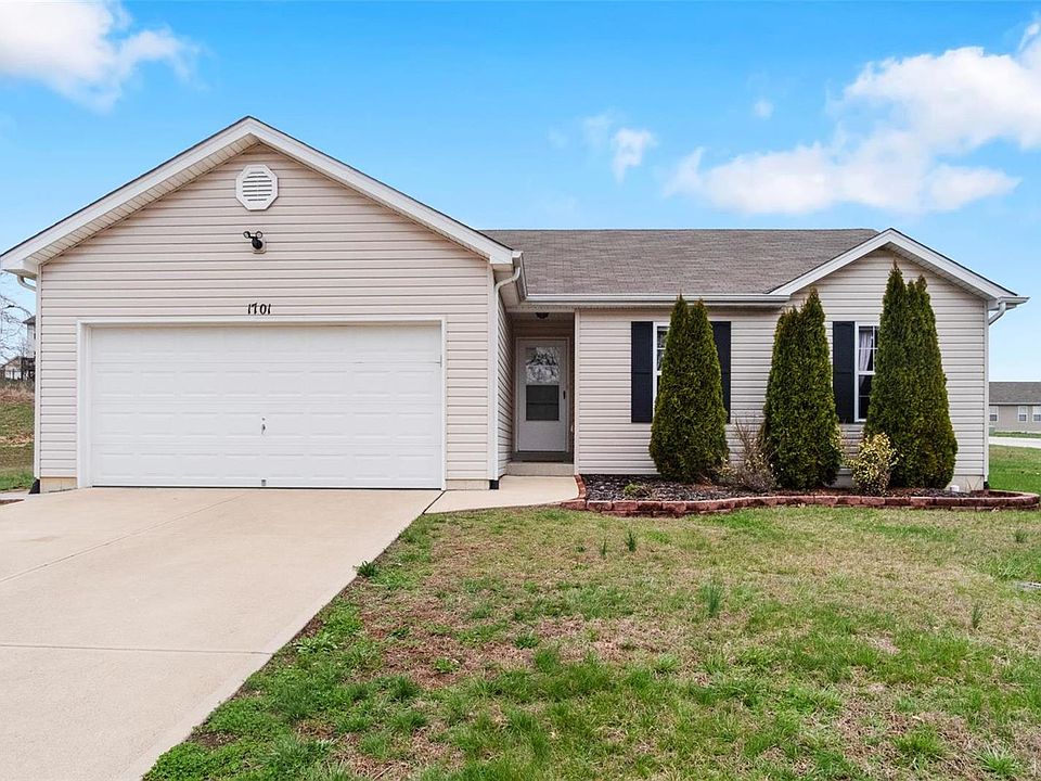 1st image of 1701 Saint Charles Dr