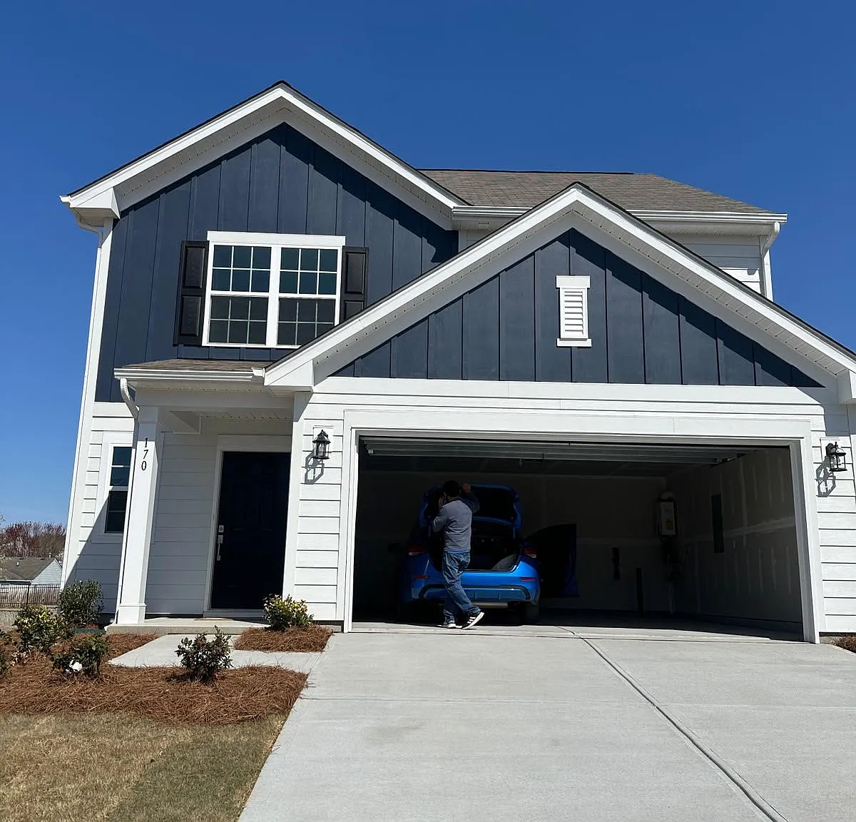 5 bed, 2.5 bath, 2305 sqft, $1,995 — Photo 1