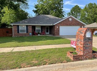 82 E Rob St, Farmington, AR 72730