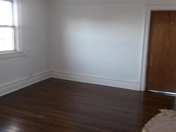 3rd image of 936 E 230th St #3