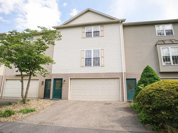 12 Clear Spring Dr, Morgantown, WV 26508