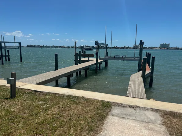 7112 S Shore Dr S, South Pasadena, FL 33707