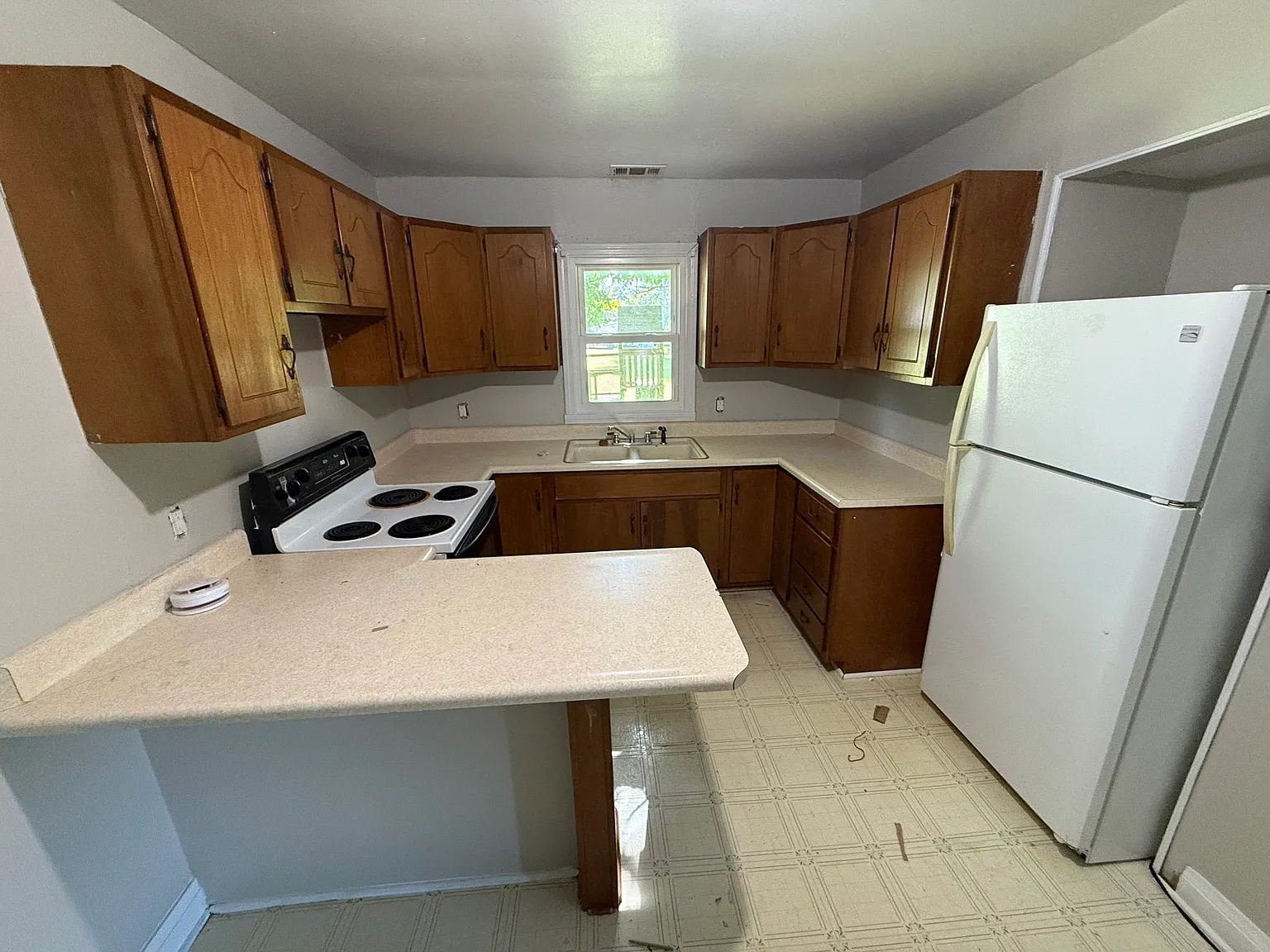 3 bed, 1064 sqft, $900 — Photo 2