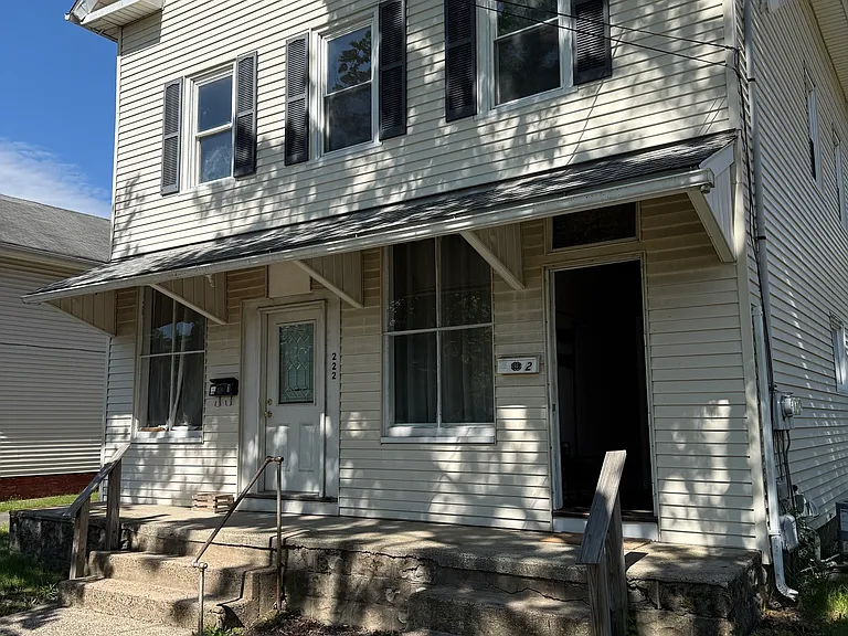 222 N Cherry St — Photo 1