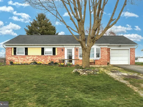 1745 Pioneer Rd, Lancaster, PA 17602