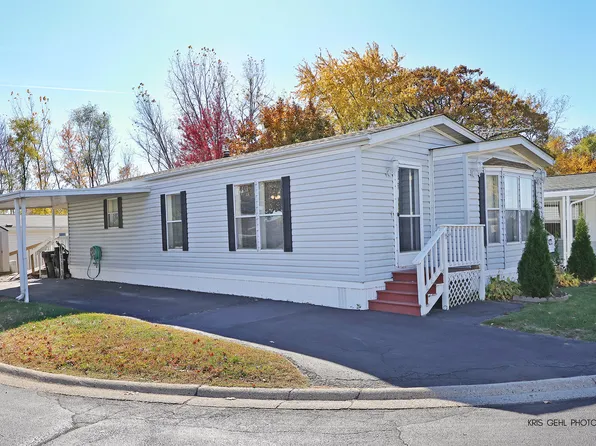 720 Hillcrest Ln, Crystal Lake, IL 60014