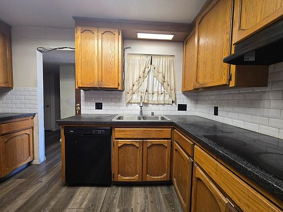 5th image of 2617 Balboa Dr