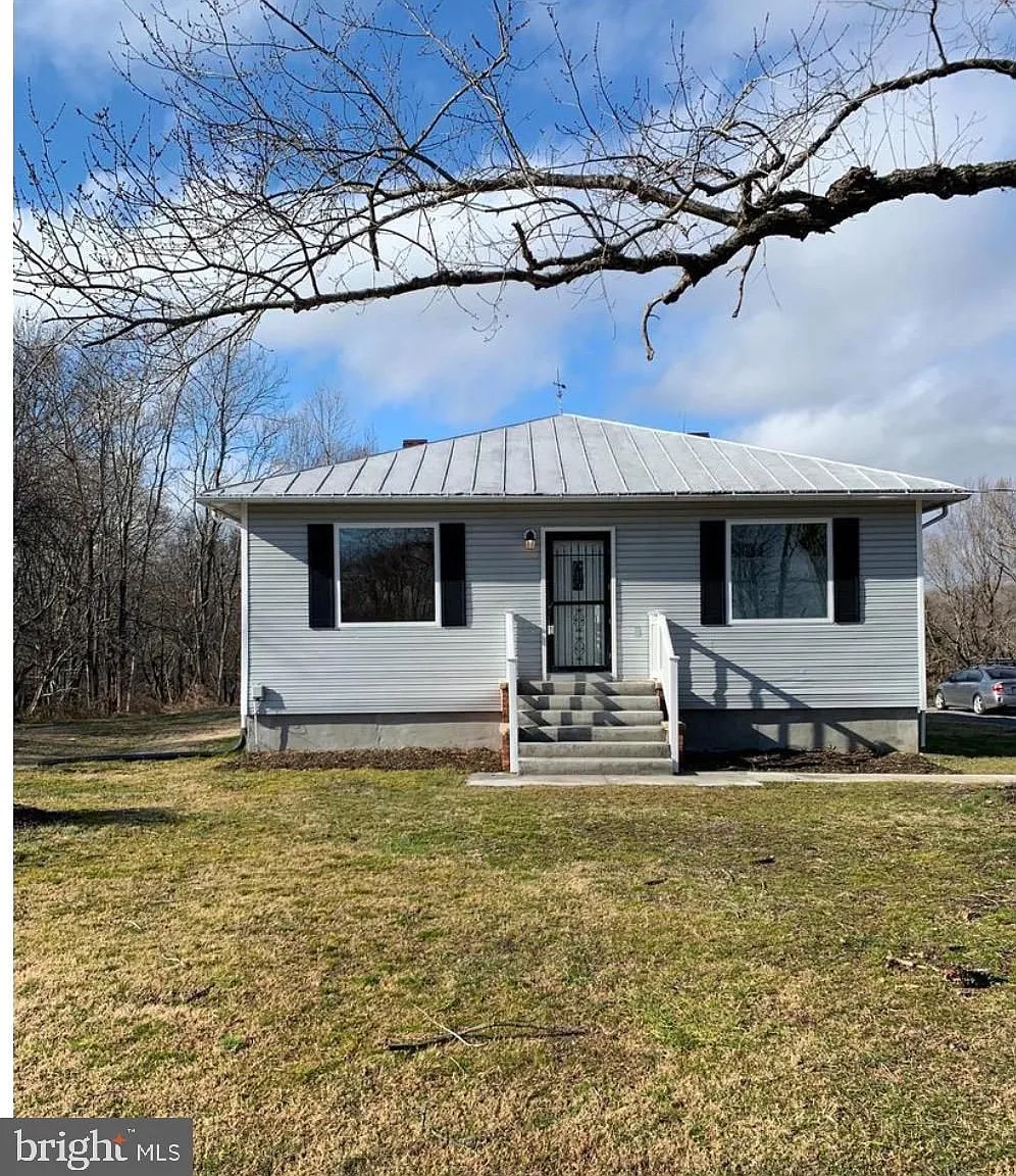 3 bed, 1664 sqft, $2,050 — Photo 1