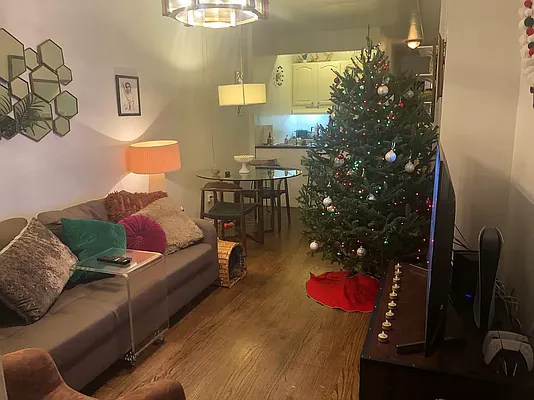 Rented by R New York | media 8