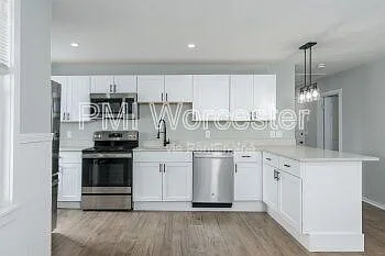 8 Pond St — Photo 16