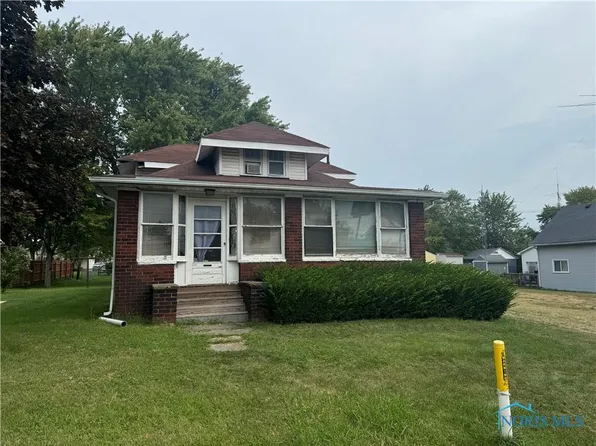 2015 Maginnis Rd, Oregon, OH 43616