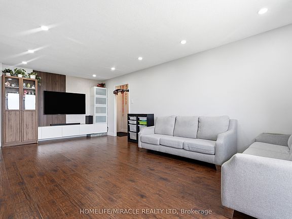 4th image of 1100 Courtland Ave E #809