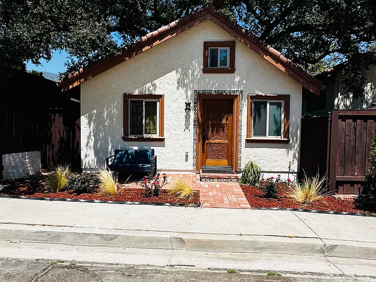 3901 Park Vista Pl — Photo 2