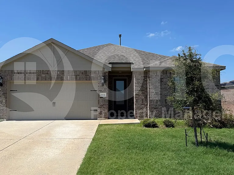 904 Emerson Dr — Photo 1