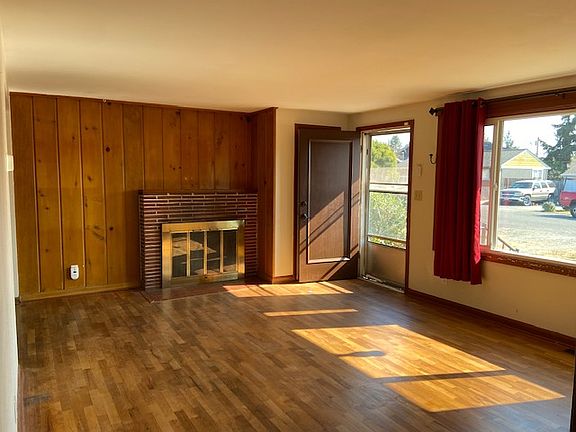 2nd image of 612 SE 5th Ave