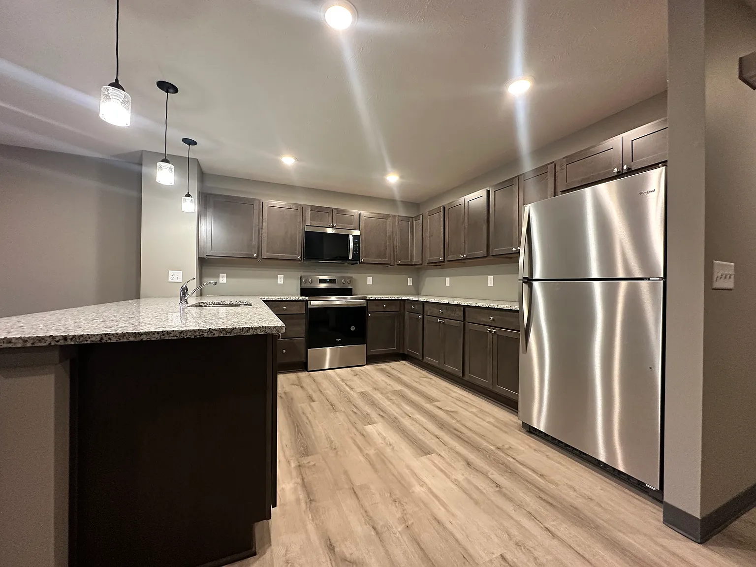 4 bed, 2000 sqft, $1,900 — Photo 4