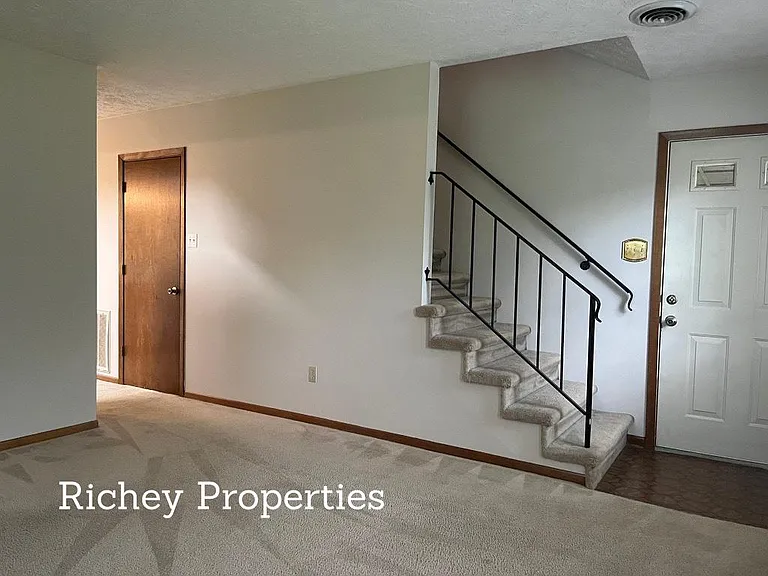 109 Goldenview Ln — Photo 9