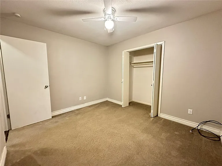 2114 Saint Charles Dr — Photo 22