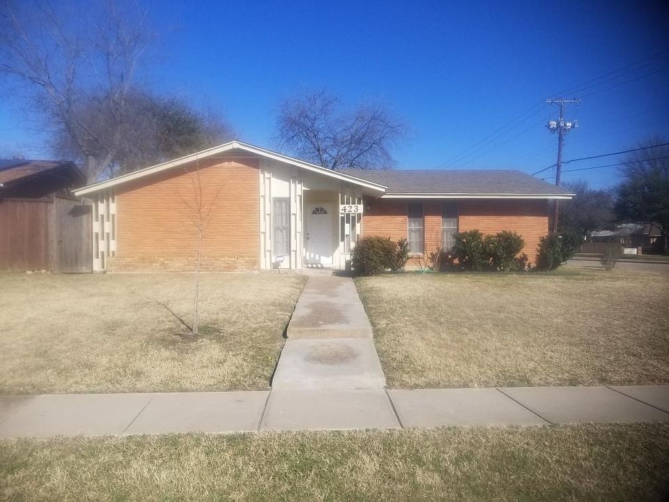 423 Columbia Circle, front of house