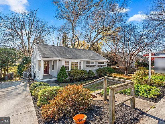 3rd image of 1119 Broadwood Dr