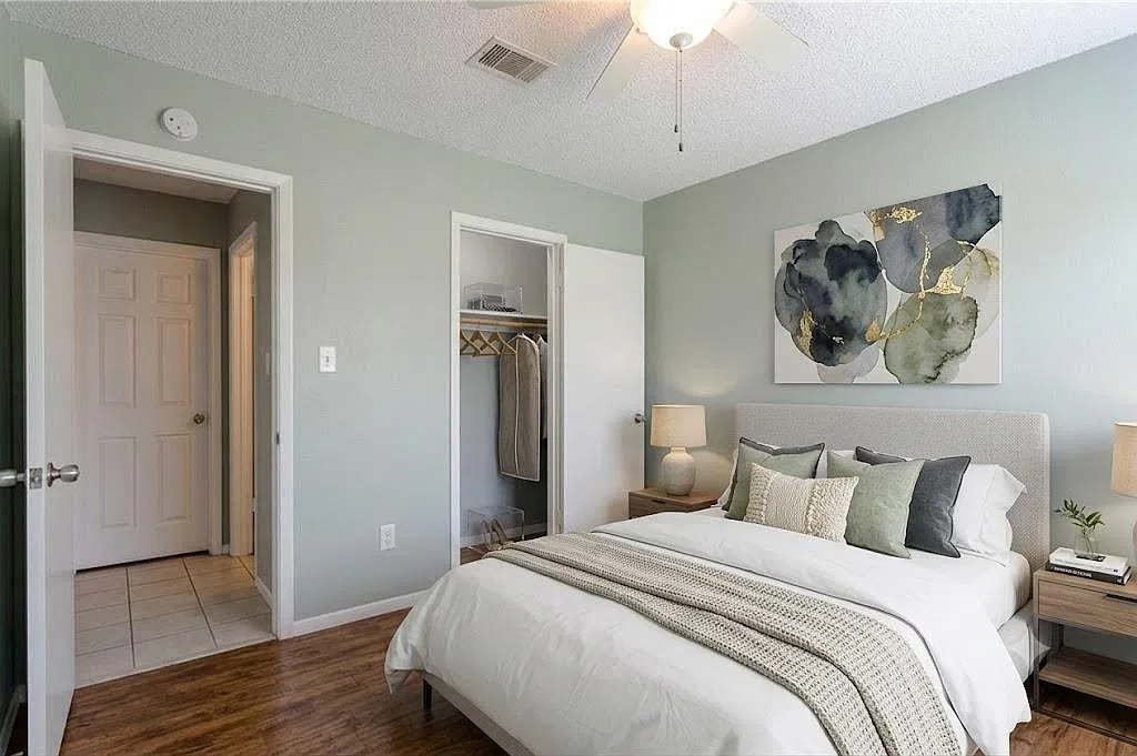 2 bed, 1.0 bath, 800 sqft, $899 — Photo 1