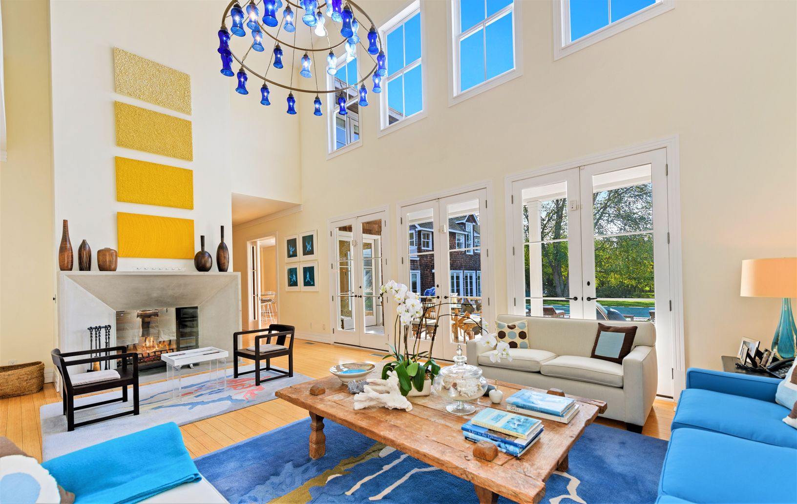  LR with fireplace