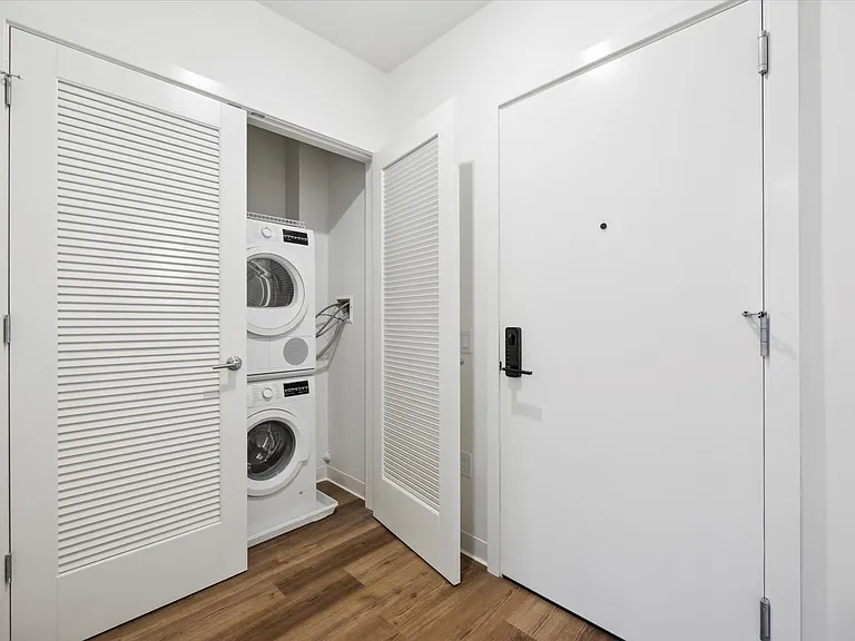569 N 5th St #610 — Photo 7