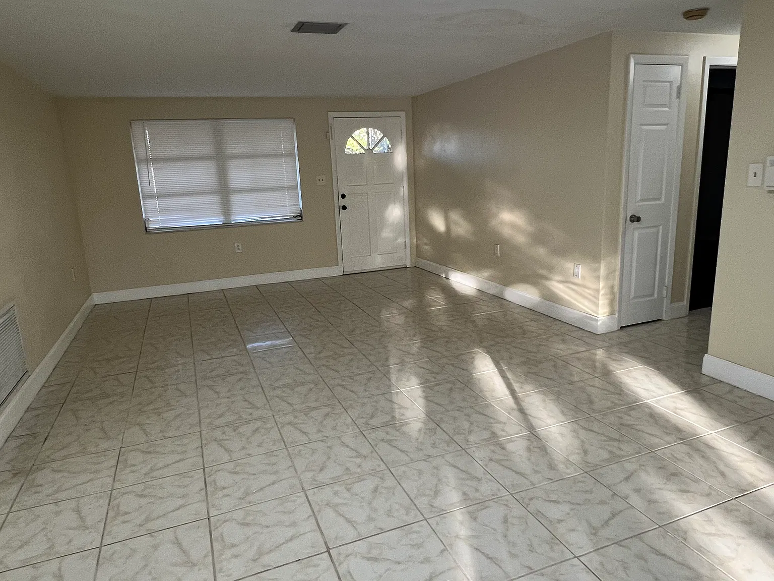 2 bed, 1353 sqft, $1,800 — Photo 3