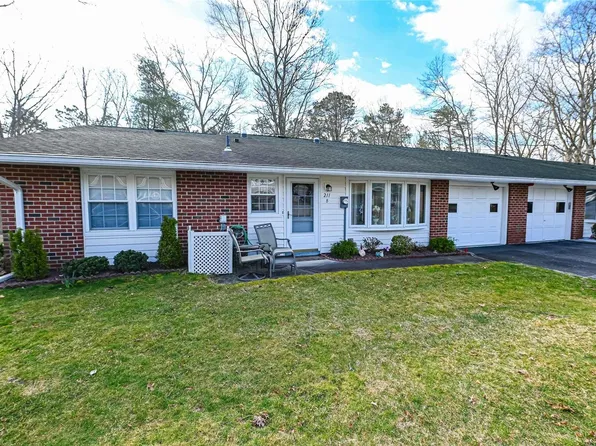 211 Woodbridge Drive #B, Ridge, NY 11961