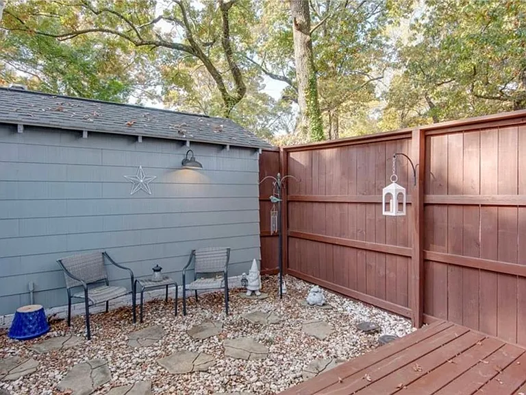 1426 Clermont Ave — Photo 12