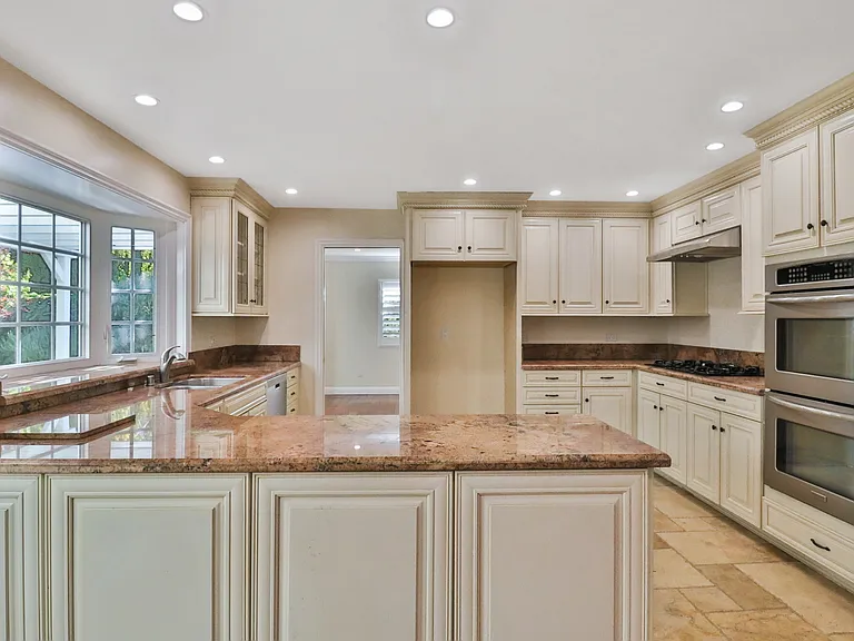 1164 S Galesmoore Ct — Photo 15