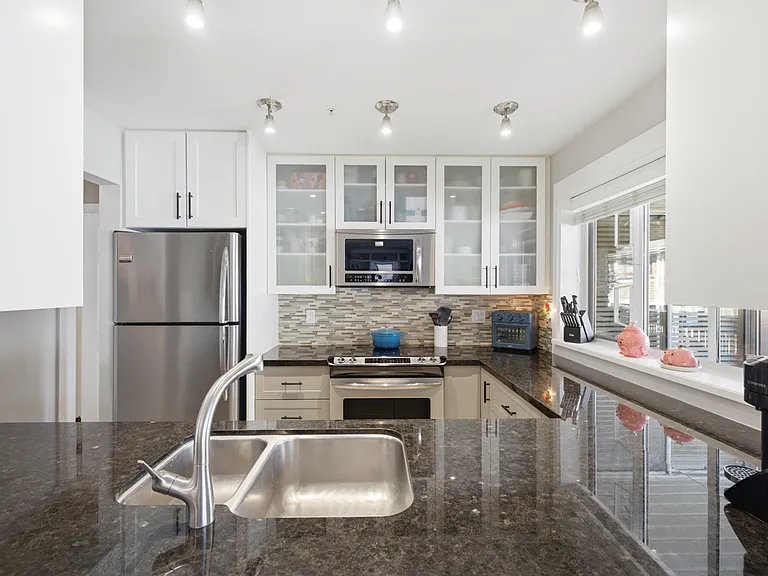 639 W 14th Ave #206 — Photo 9