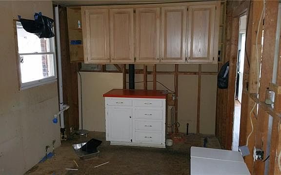 5th image of 143 E Holland Dr