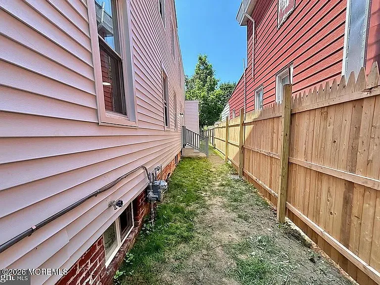 217 Wesley St — Photo 12