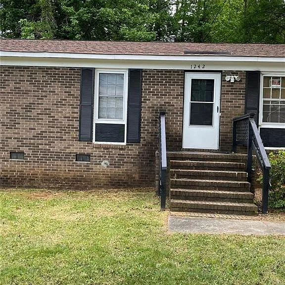 1242 Woodbriar Ave — Photo 1
