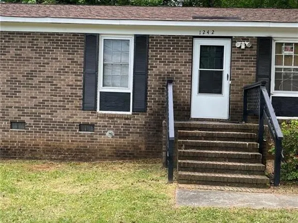 1242 Woodbriar Ave, Greensboro, NC 27405