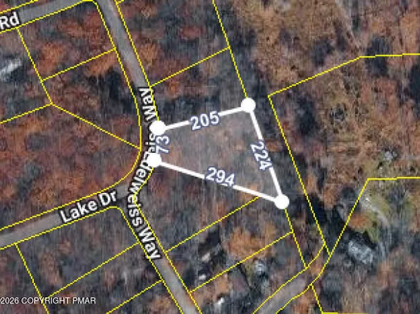 812 Lake Dr, Henryville, PA 18332