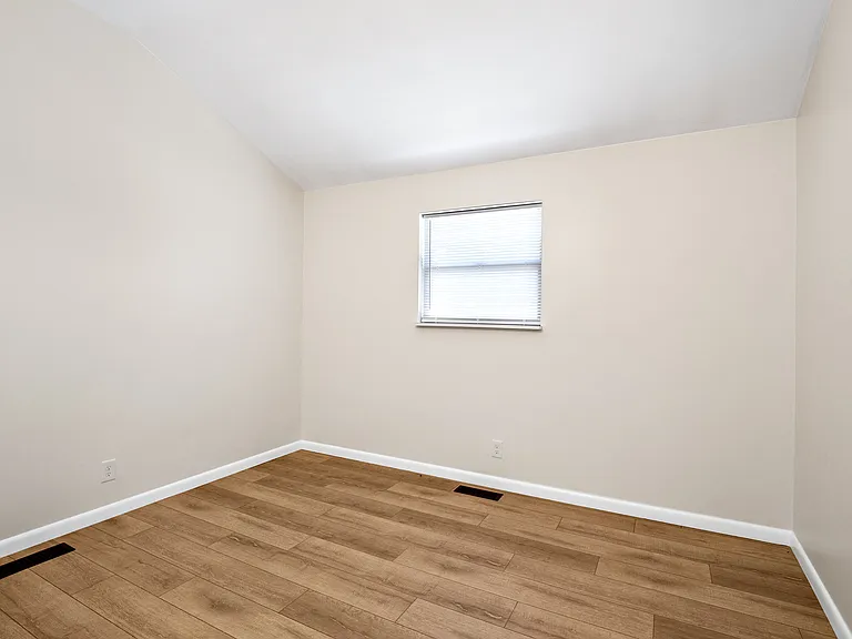 12215 Blackhall Dr — Photo 18