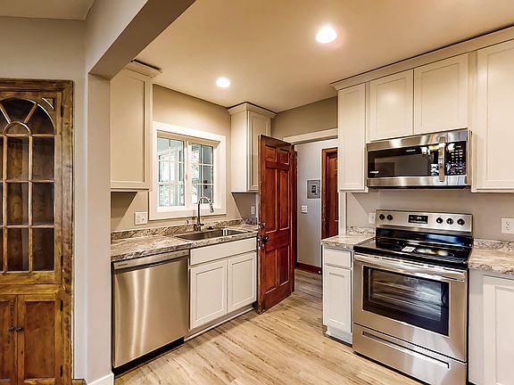 3rd image of 625 N Blackhawk Ave #1